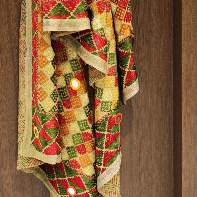 AS43996 Katha Dupatta With Red Green Pattern Cream 1