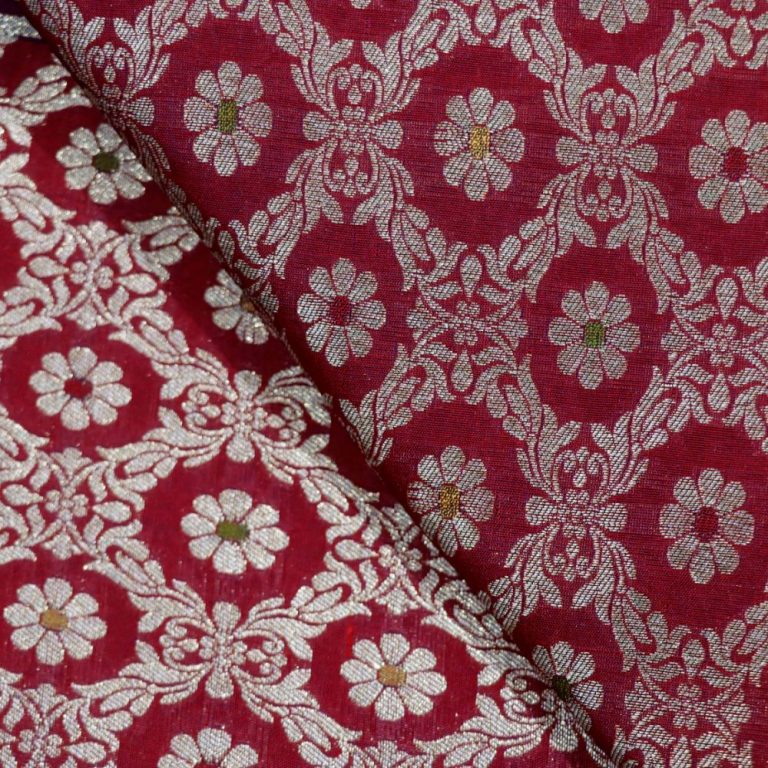 AS44902 Pure Banarasi With White Floral Pattern Magenta 2