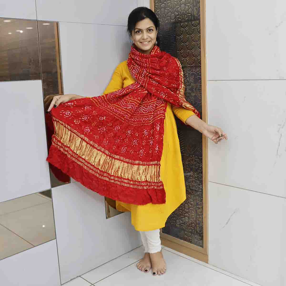 Bandhani Gajji Silk Dupatta With Chandrakhani Pattern Red